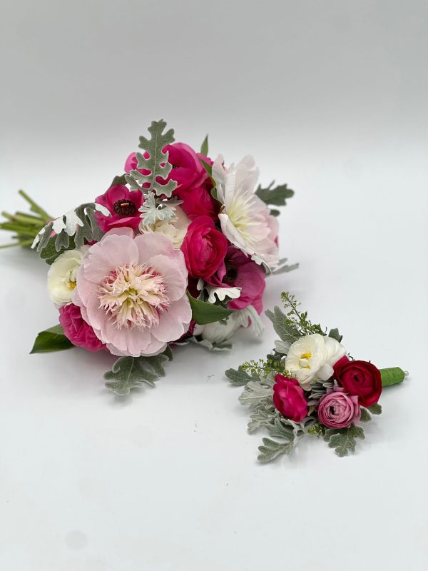 Freshly-Cut-Stems-Hand-Held-Bouquet-Boutonniere-02